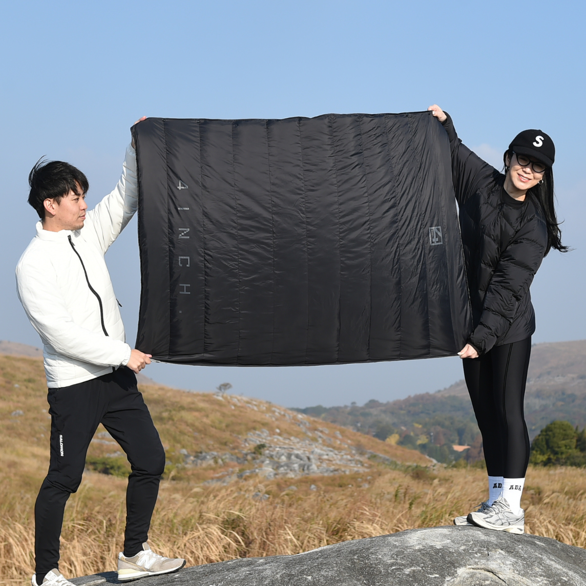 ULTRA DOWN BLANKET BLACK HALF SIZE